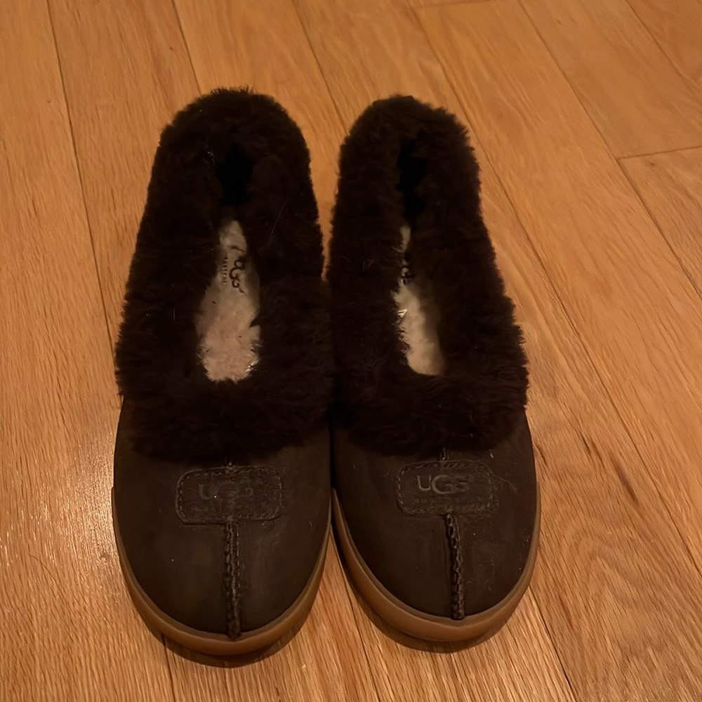 Ugg Rylan Slippers Moccasins Size 7 EU 38 *worn once!*